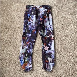 Calia by Carrie Underwood Capri leggings